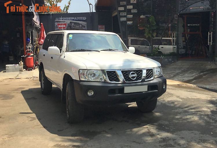 Nissan Patrol “hang nat” offroad sieu khung tai Viet Nam