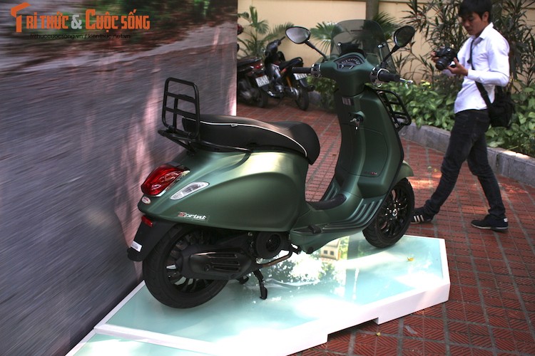 Tang gia 5,5 trieu dong Vespa Sprint Adventure co gi 