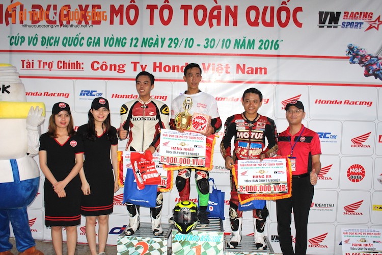 Hon 50 xe may Honda Viet “dua nong” tai Binh Duong-Hinh-18