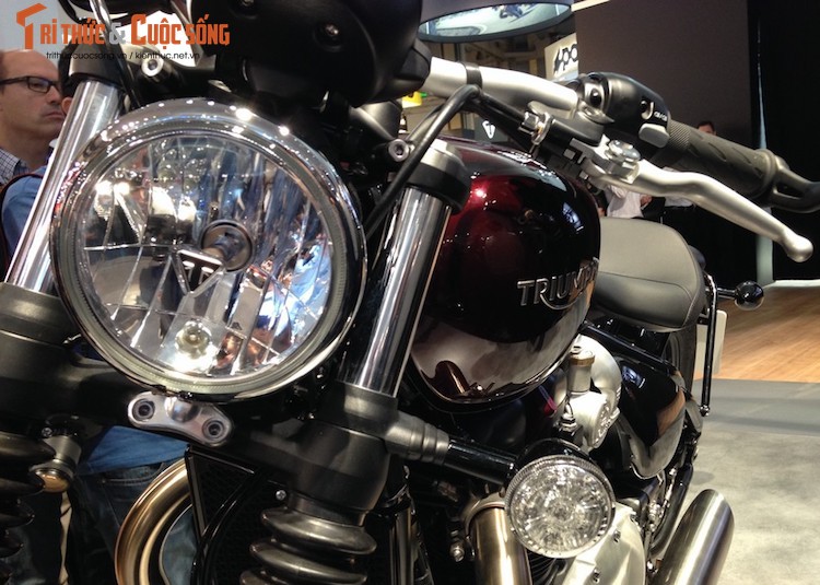 “Bobber quy toc” Triumph Bonneville Bobber tai EICMA 2016-Hinh-3