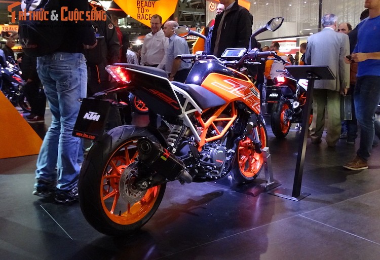 “Soi truc tiep” KTM Duke 390 moi tai trien lam EICMA 2016-Hinh-12