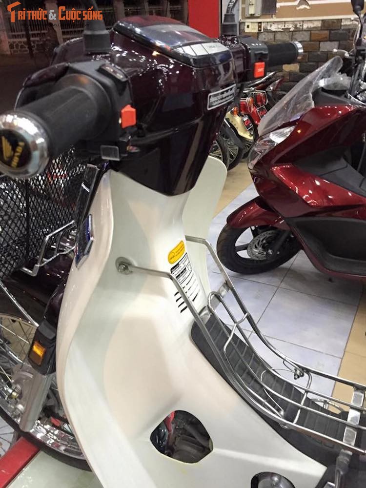 Honda Dream II 350 trieu, chua lan banh la 