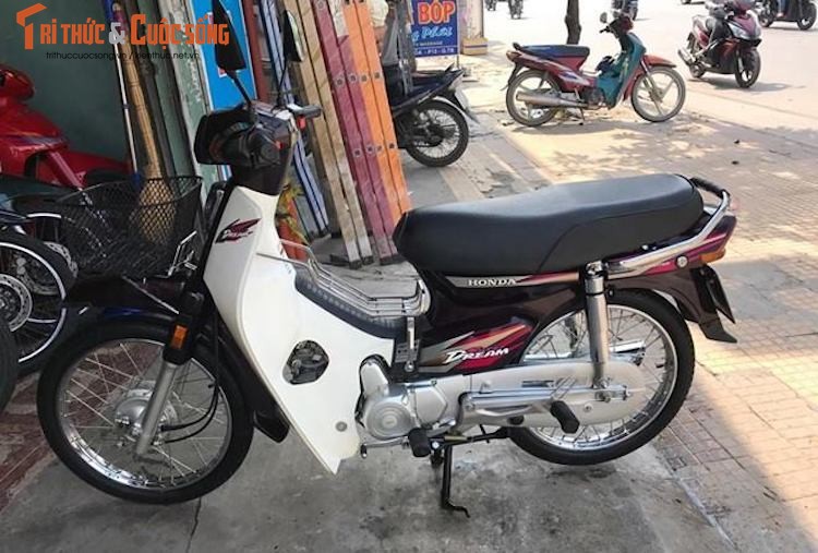 Honda Dream Viet chay 1500km gia tram trieu tai Sai Gon