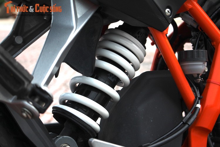 Cam lai “xe no” KTM Duke 390 gia 155 trieu tai VN-Hinh-14