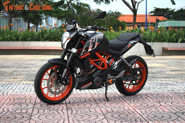 Cam lai “xe no” KTM Duke 390 gia 155 trieu tai VN