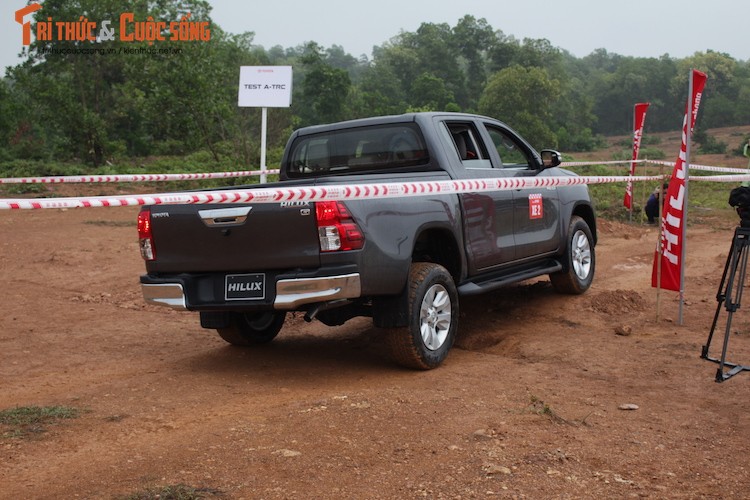 Cam lai ban tai Toyota Hilux 2016 gia tu 697 trieu tai VN-Hinh-14