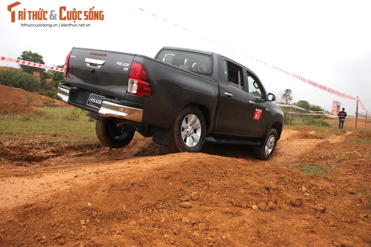 Cam lai ban tai Toyota Hilux 2016 gia tu 697 trieu tai VN-Hinh-17