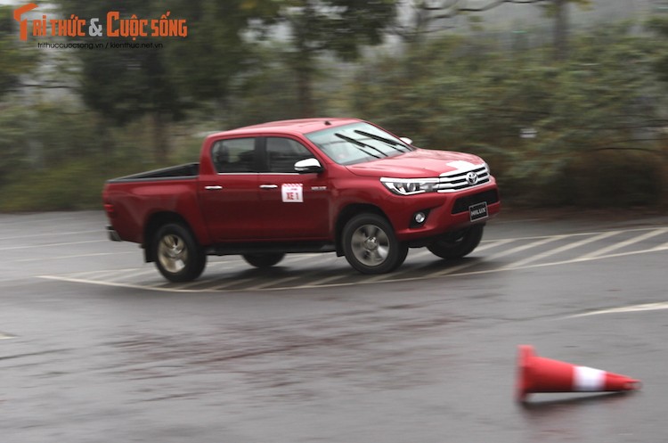 Cam lai ban tai Toyota Hilux 2016 gia tu 697 trieu tai VN-Hinh-22