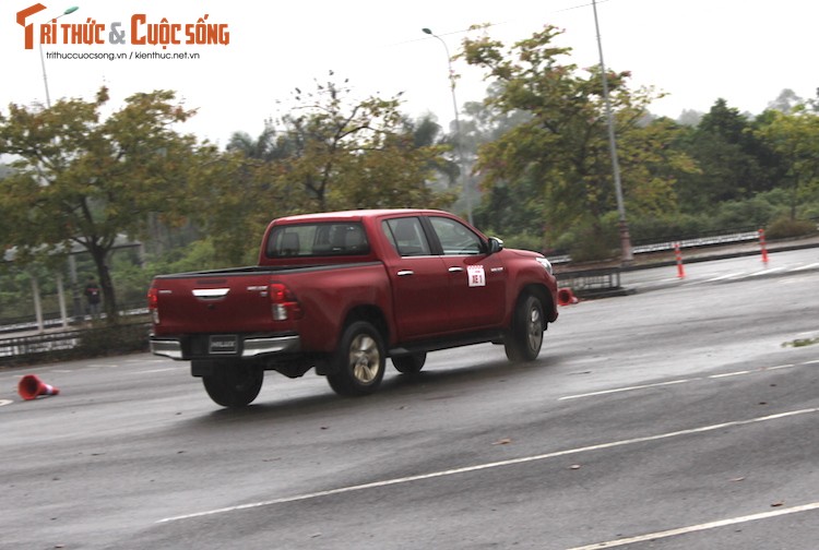 Cam lai ban tai Toyota Hilux 2016 gia tu 697 trieu tai VN-Hinh-23