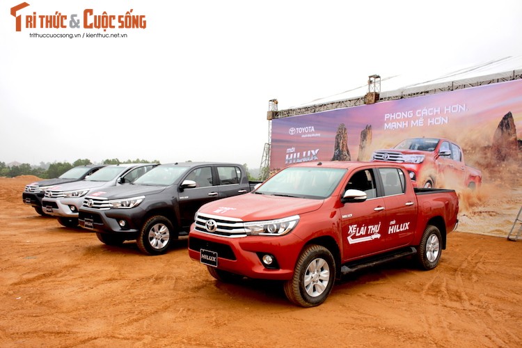 Cam lai ban tai Toyota Hilux 2016 gia tu 697 trieu tai VN