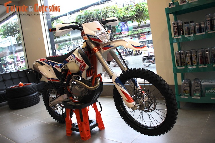 Soi “cao cao” KTM 450 EXC-F Six Days tai Ha Noi