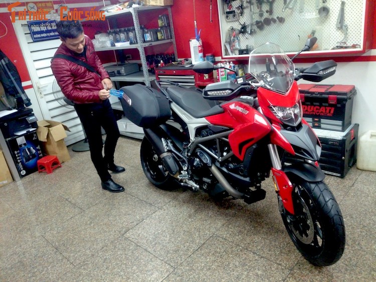 Dien vien Hong Dang “cuoi vo hai” Ducati gia nua ty-Hinh-2