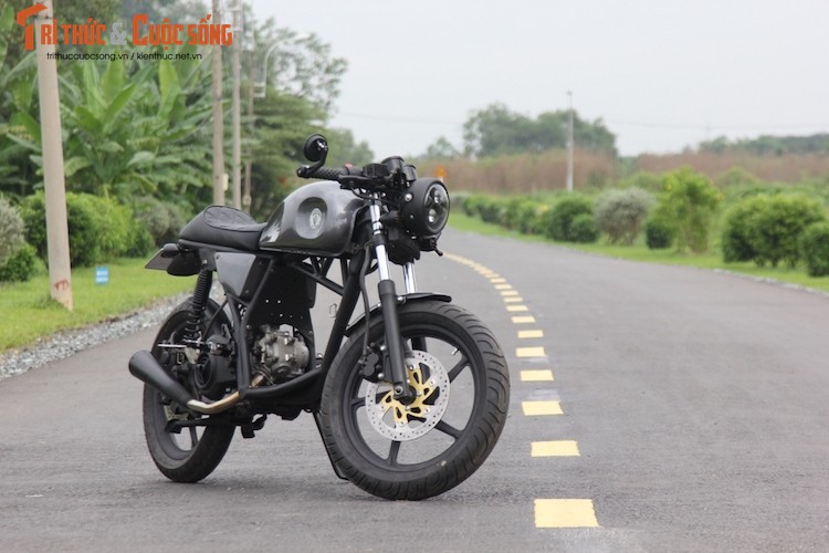 Yamaha Nouvo “lot xac” cafe racer kich doc tai Sai Gon