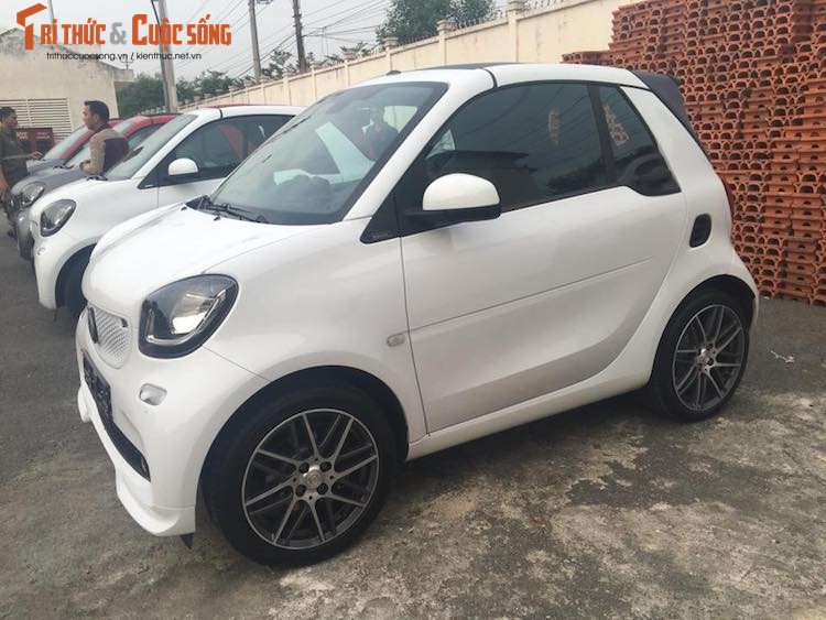 Oto “sieu nho” Smart Fortwo Brabus gia 1,4 ty tai VN