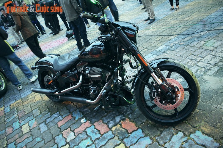 Harley-Davidson CVO Pro Street Breakout tien ty tai Ha Noi