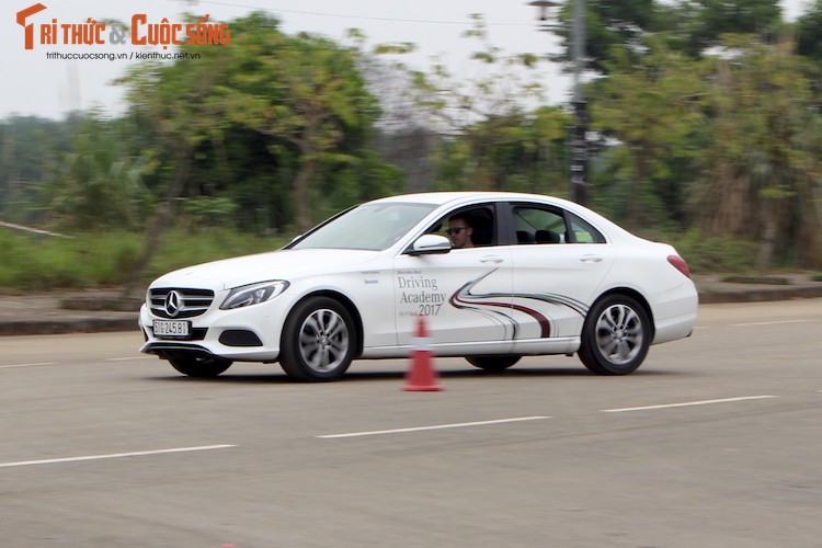 Cam lai ca dan xe sang Mercedes tai Ha Noi-Hinh-12