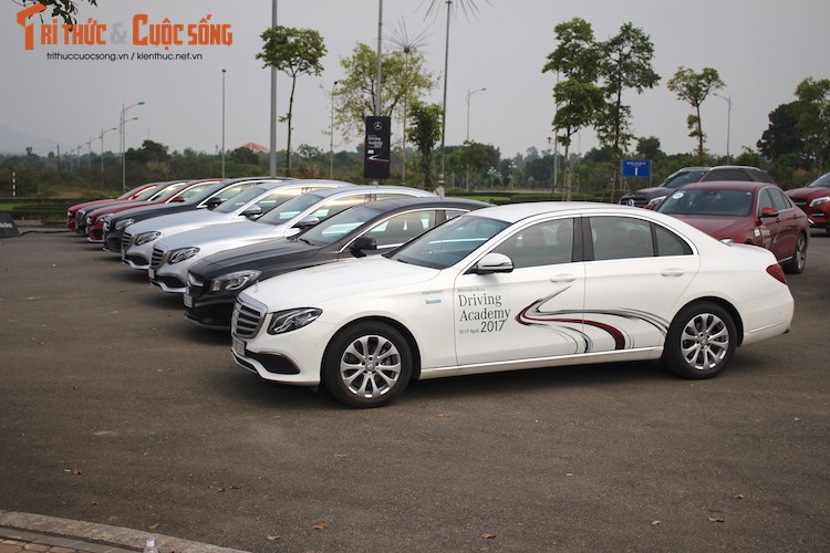 Cam lai ca dan xe sang Mercedes tai Ha Noi-Hinh-4