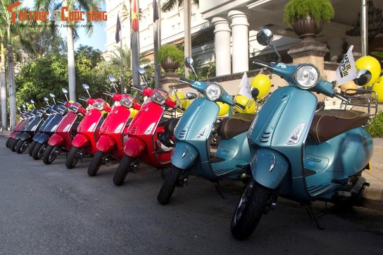 Duong Tu Quynh cam lai xe ga Piaggio Vespa tai Sai Gon-Hinh-5