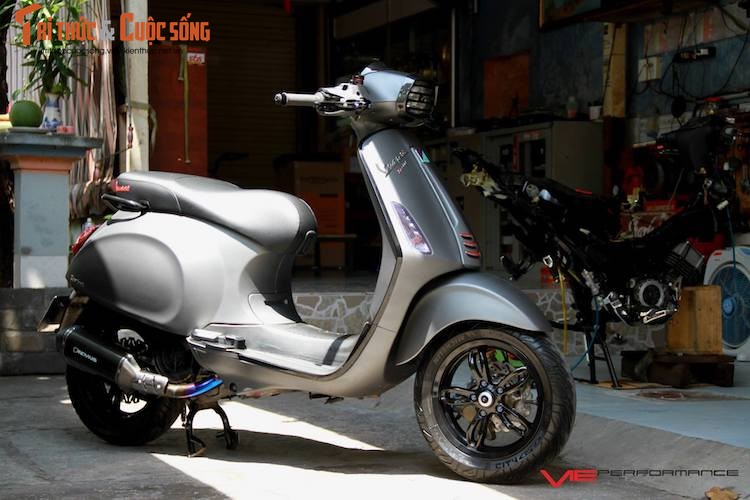 Dan choi Sai Gon do “khung” xe ga Piaggio Vespa Sprint-Hinh-2