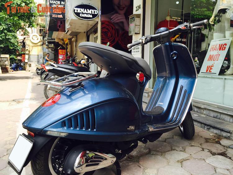 Sieu xe tay ga Vespa 946 gia 365 trieu tai Ha Noi-Hinh-2