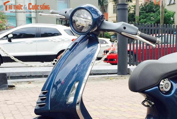 Sieu xe tay ga Vespa 946 gia 365 trieu tai Ha Noi-Hinh-4