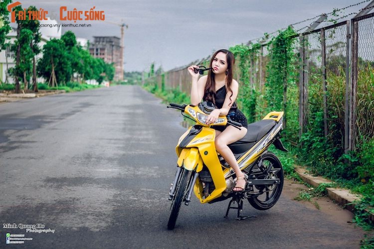 Teen Viet &quot;cuoi&quot; xe may Yamaha gia hon 200 trieu dong-Hinh-3