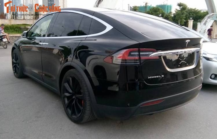 Sieu oto dien Tesla Model X 8 ty “dao pho” Ha Noi-Hinh-4