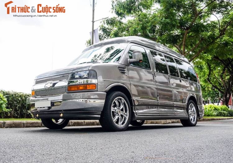 Xe van sieu sang Chevrolet Express gia 1,5 ty tai Sai Gon