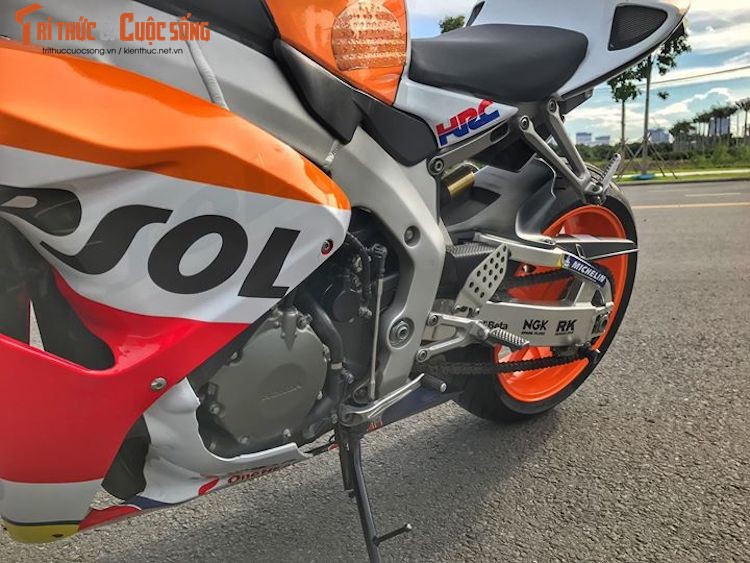 Sieu moto Honda CBR1000RR cu do xe dua &quot;khung&quot; o SG-Hinh-7