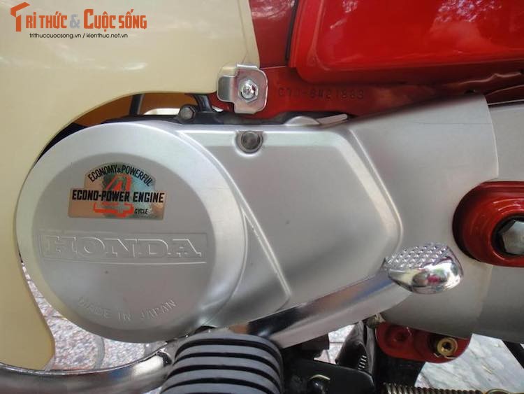 Sốc với xe máy Honda C70D DD đỏ cũ rỉ được thét giá 200 triệu tại Hà Nội