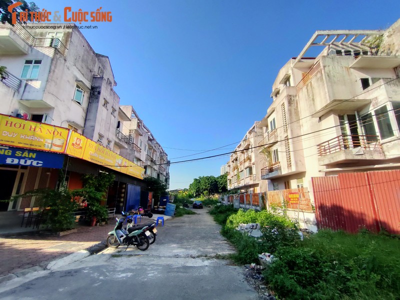 Hang tram nha lien ke cua HUD xuong cap tai KDT Van Canh-Hinh-17