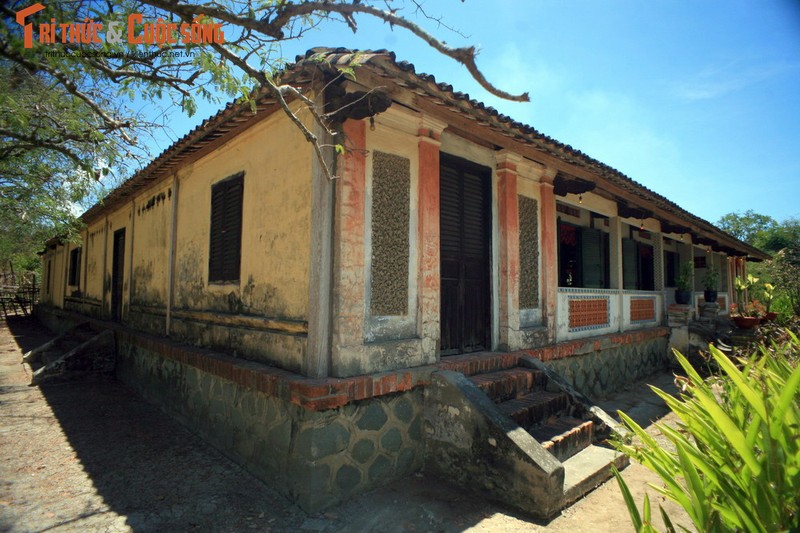 Kham pha ngoi nha co tram cot noi tieng dat phuong Nam-Hinh-3