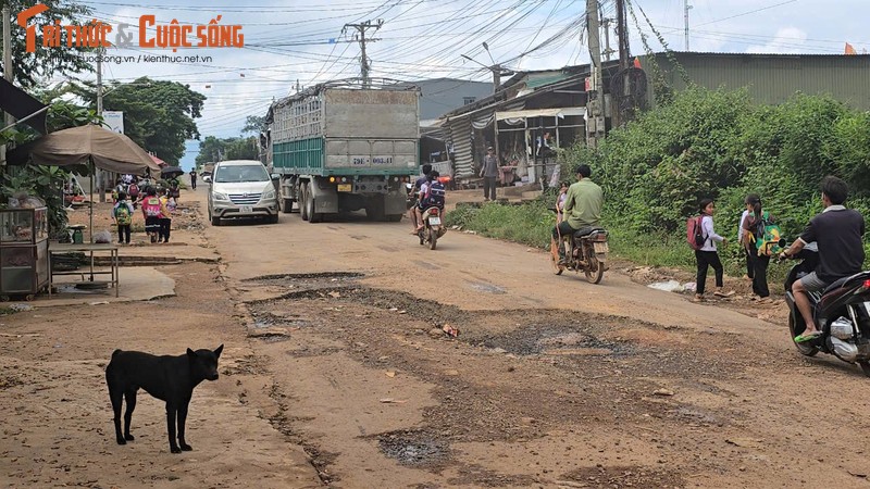 View - 	Đắk Lắk Xe chở khoáng sản có dấu hiệu quá tải gây ô nhiễm