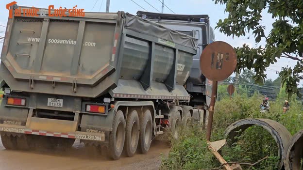 View - 	Đắk Lắk Xe chở khoáng sản có dấu hiệu quá tải gây ô nhiễm