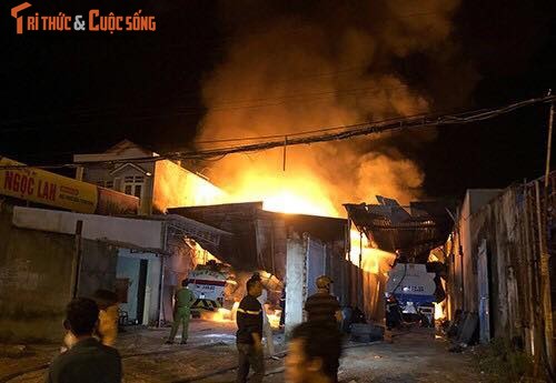 Nha Trang: Bai chua xe bon cho xang dau chay du doi, di tan nguoi dan-Hinh-2