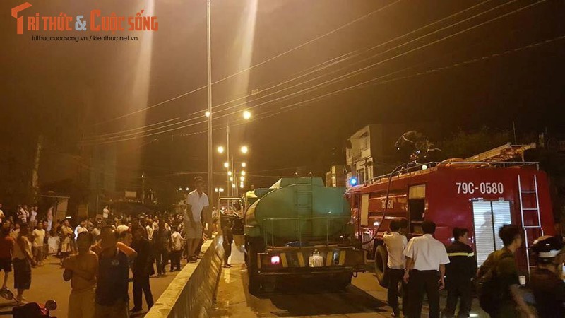 Nha Trang: Bai chua xe bon cho xang dau chay du doi, di tan nguoi dan-Hinh-3