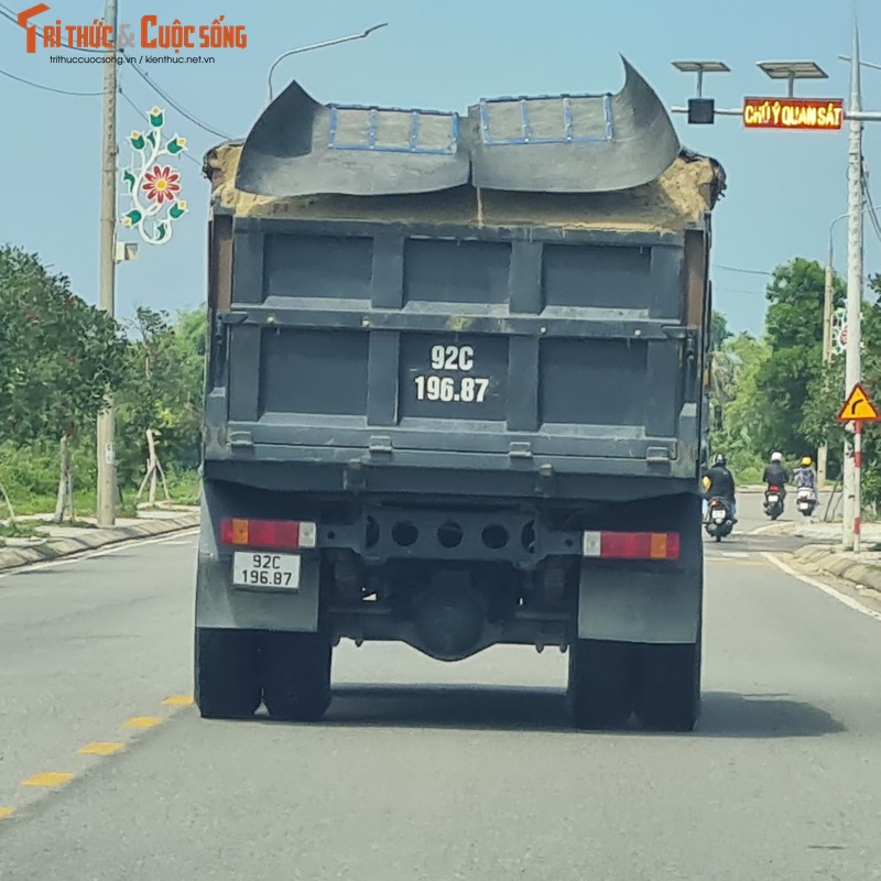 Quang Nam buoc doanh nghiep van tai cat thanh, thung... thi xa Dien Ban van nhan nhan-Hinh-4