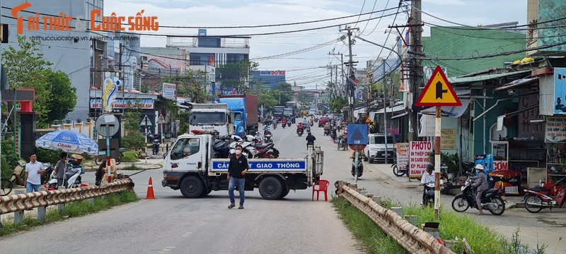 Hien truong xe tai tong nhau tren cau, tac duong tu dem toi sang-Hinh-13