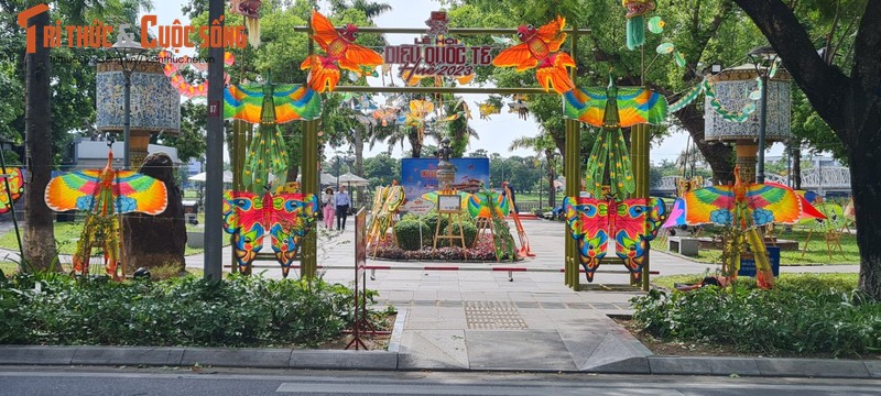 Den Festival Hue, chiem nguong “nghe thuat roi tren khong“