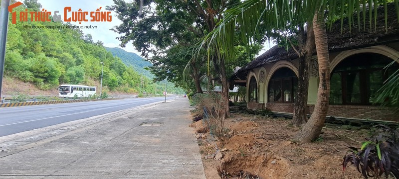 Ngo ngang canh hoang phe tai Tram dung chan noi tieng tren deo Hai Van