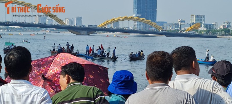 Da Nang: Toan canh giai dua thuyen truyen thong tren song Han dip le 2/9-Hinh-16