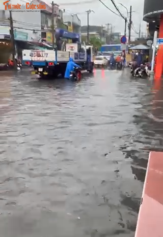 Da Nang: Mua trang troi, nhieu doan duong ngap sau, hoc sinh nghi hoc-Hinh-3