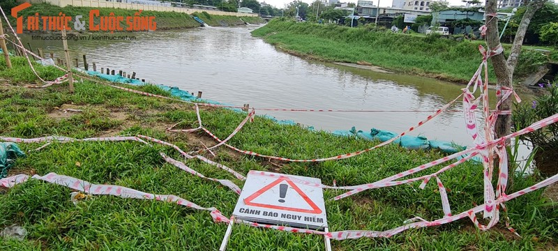 Da Nang: Kenh thoat nuoc Phu Loc bi sut lun, sat lo nghiem trong-Hinh-5