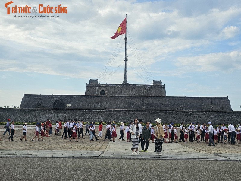 Phuc dung le doi gac cua linh canh thoi Nguyen tai Hoang thanh Hue