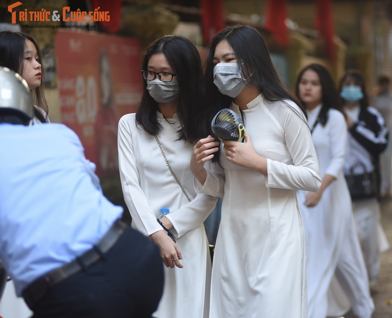 Nu sinh Ha Noi “do sac” trong ta ao dai ngay khai giang-Hinh-2