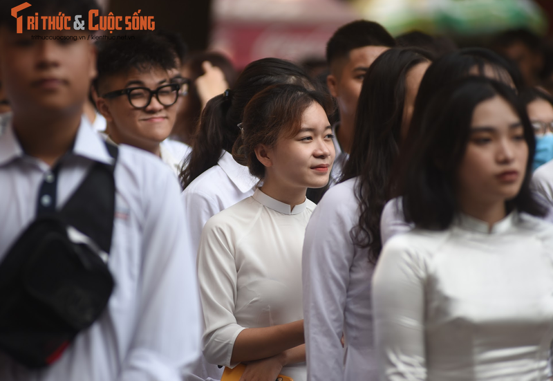 Nu sinh Ha Noi “do sac” trong ta ao dai ngay khai giang-Hinh-7