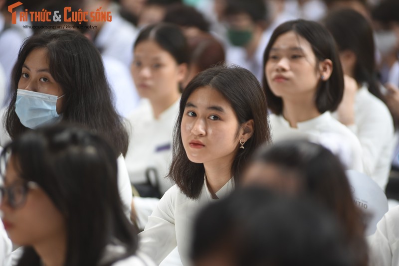 Nu sinh Ha Noi “do sac” trong ta ao dai ngay khai giang-Hinh-9