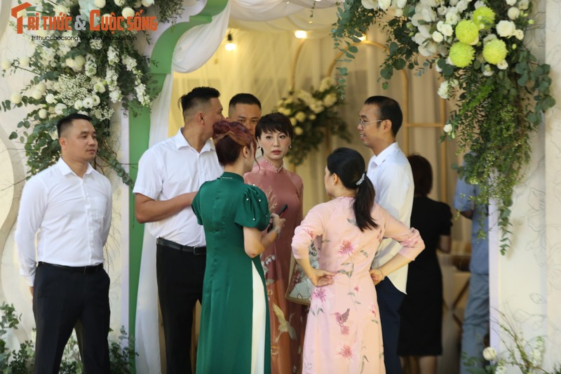 Doan Van Hau banh bao cung dan xich lo hoi cuoi Doan Hai My-Hinh-11