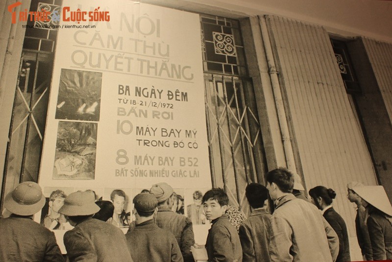 Chum anh vo gia: Ha Noi 12 ngay dem - Ruc ro chien cong-Hinh-12