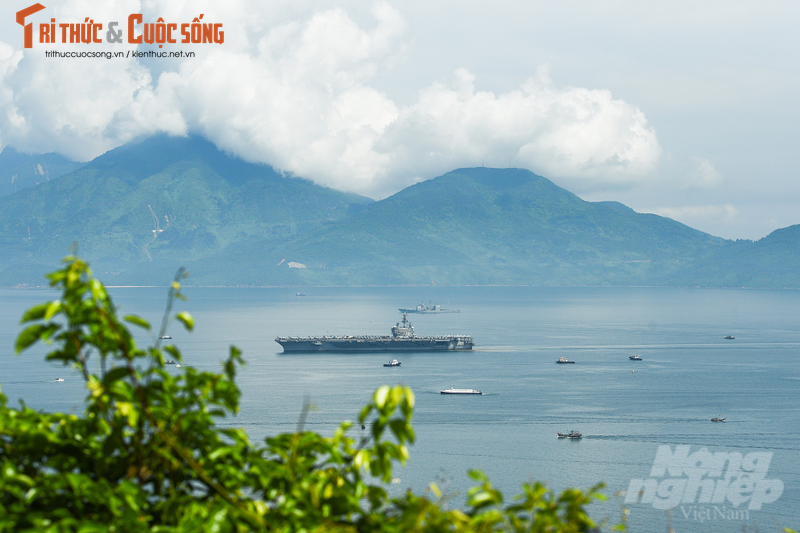 Bien doi tau san bay USS Ronald Reagan cua My den Da Nang-Hinh-9